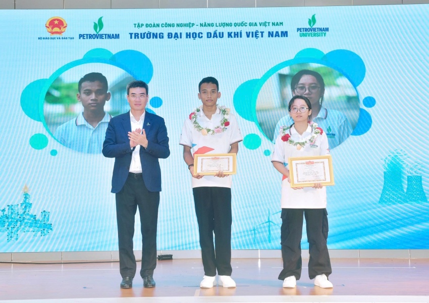 PVU long trọng tổ chức Lễ khai giảng năm học mới 2025-2026 và trao bằng tốt nghiệp 2025