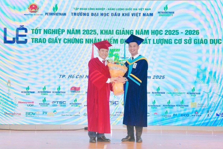 PVU long trọng tổ chức Lễ khai giảng năm học mới 2025-2026 và trao bằng tốt nghiệp 2025
