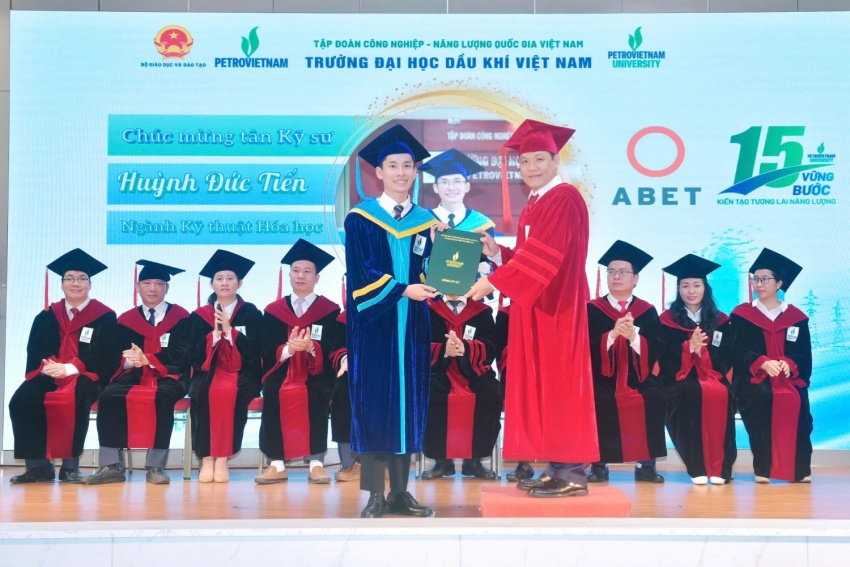 PVU long trọng tổ chức Lễ khai giảng năm học mới 2025-2026 và trao bằng tốt nghiệp 2025