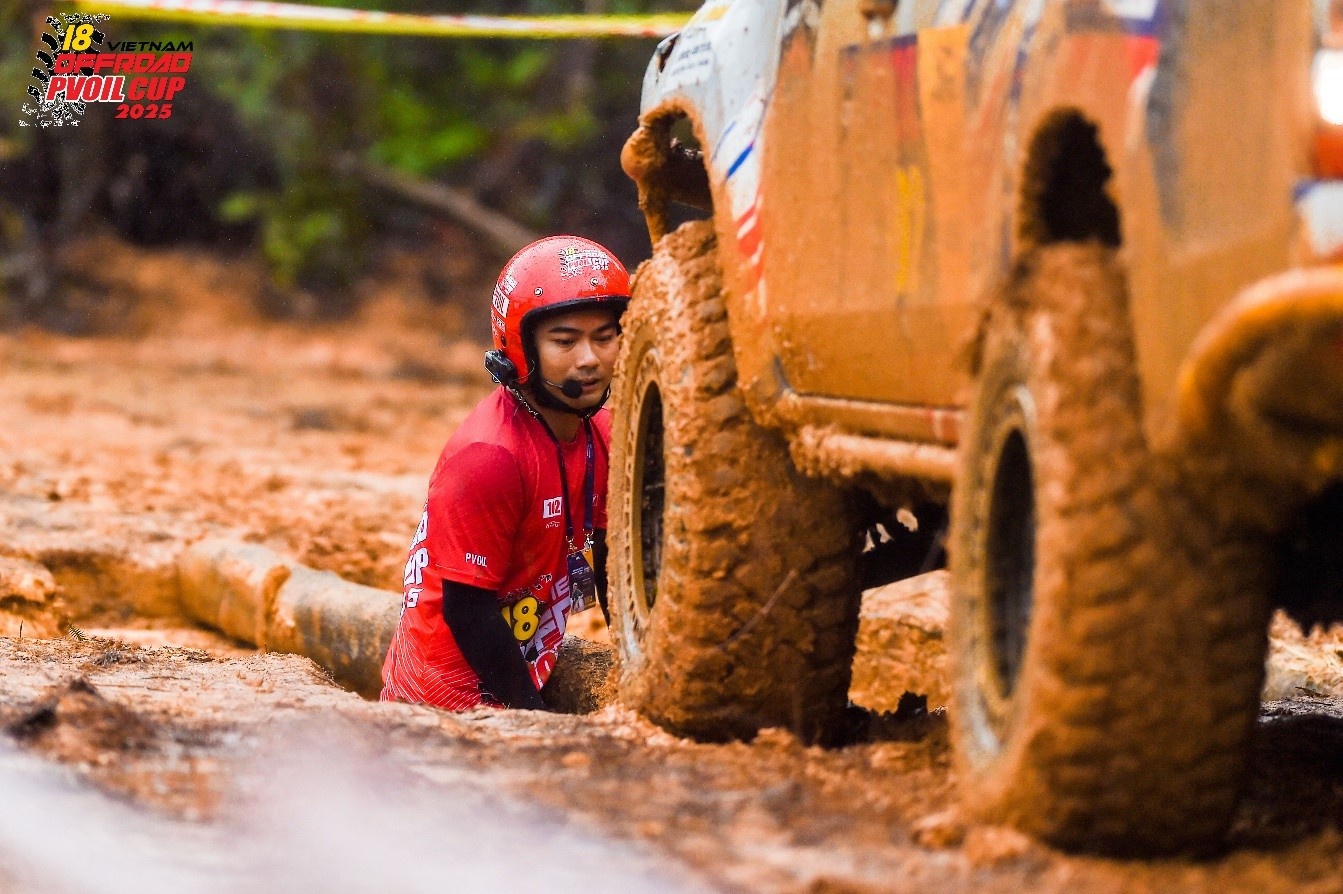 Khai mạc PVOIL VOC 2025, ghi dấu 10 năm đồng hành cùng giải đua xe ô tô địa hình Việt Nam