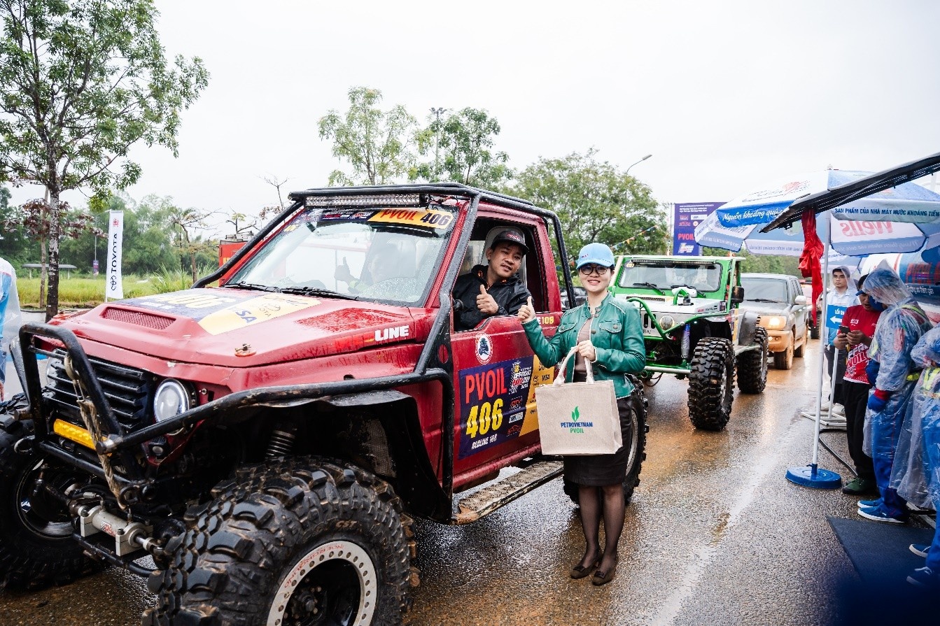 Khai mạc PVOIL VOC 2025, ghi dấu 10 năm đồng hành cùng giải đua xe ô tô địa hình Việt Nam