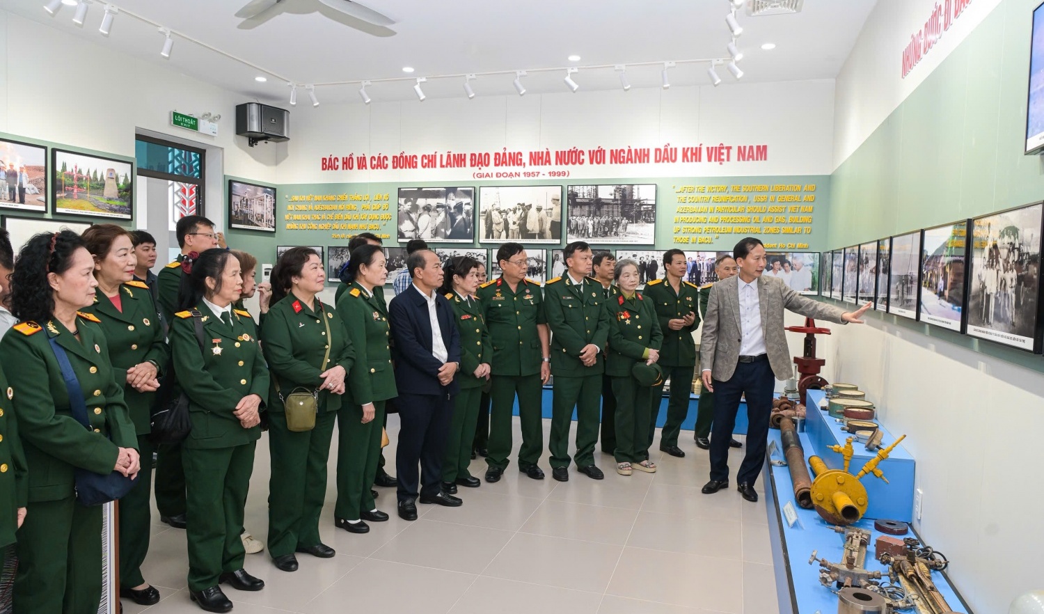 Hành trình về nguồn ý nghĩa của Hội CCB BMQL&ĐH Petrovietnam