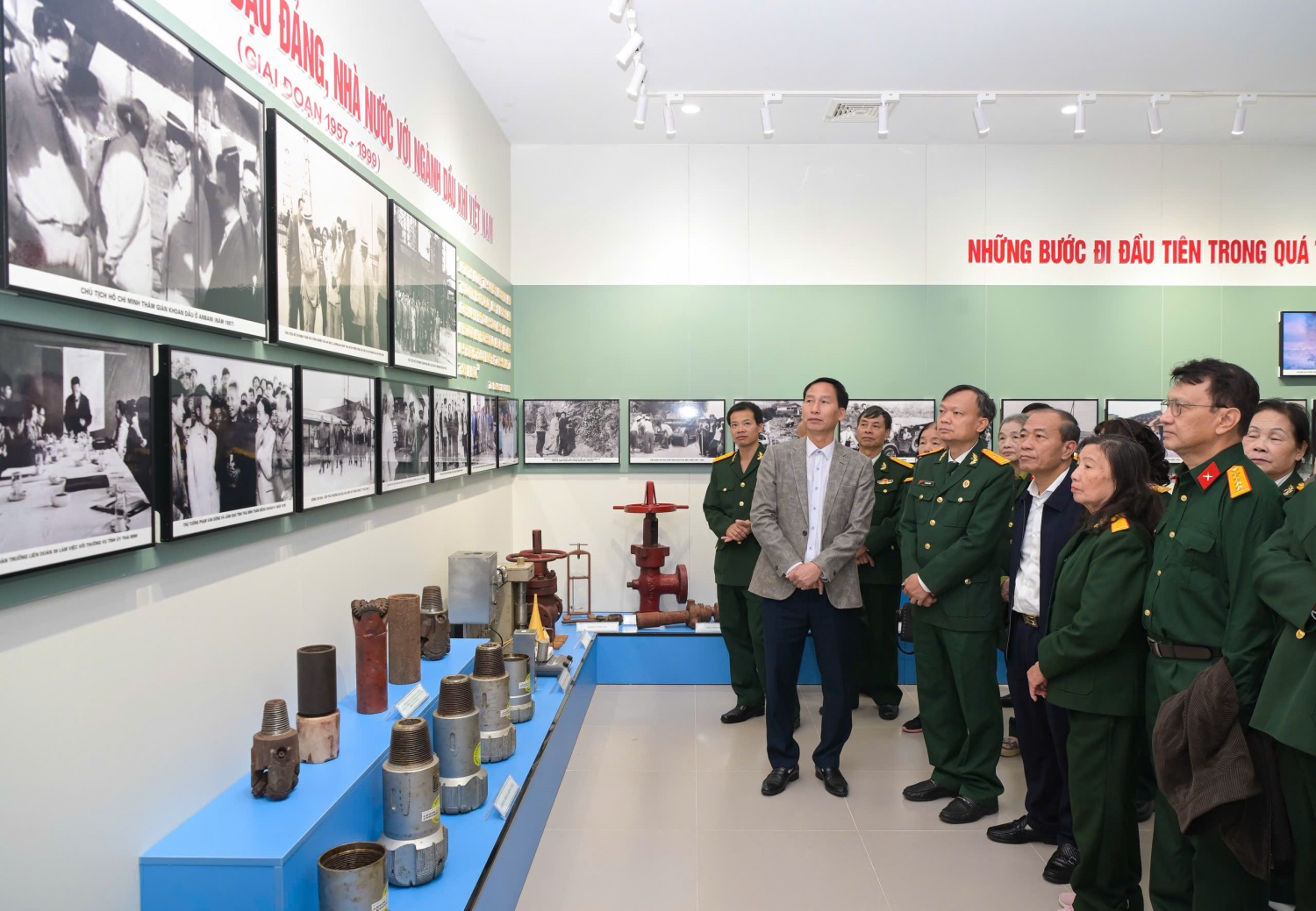 Hành trình về nguồn ý nghĩa của Hội CCB BMQL&ĐH Petrovietnam