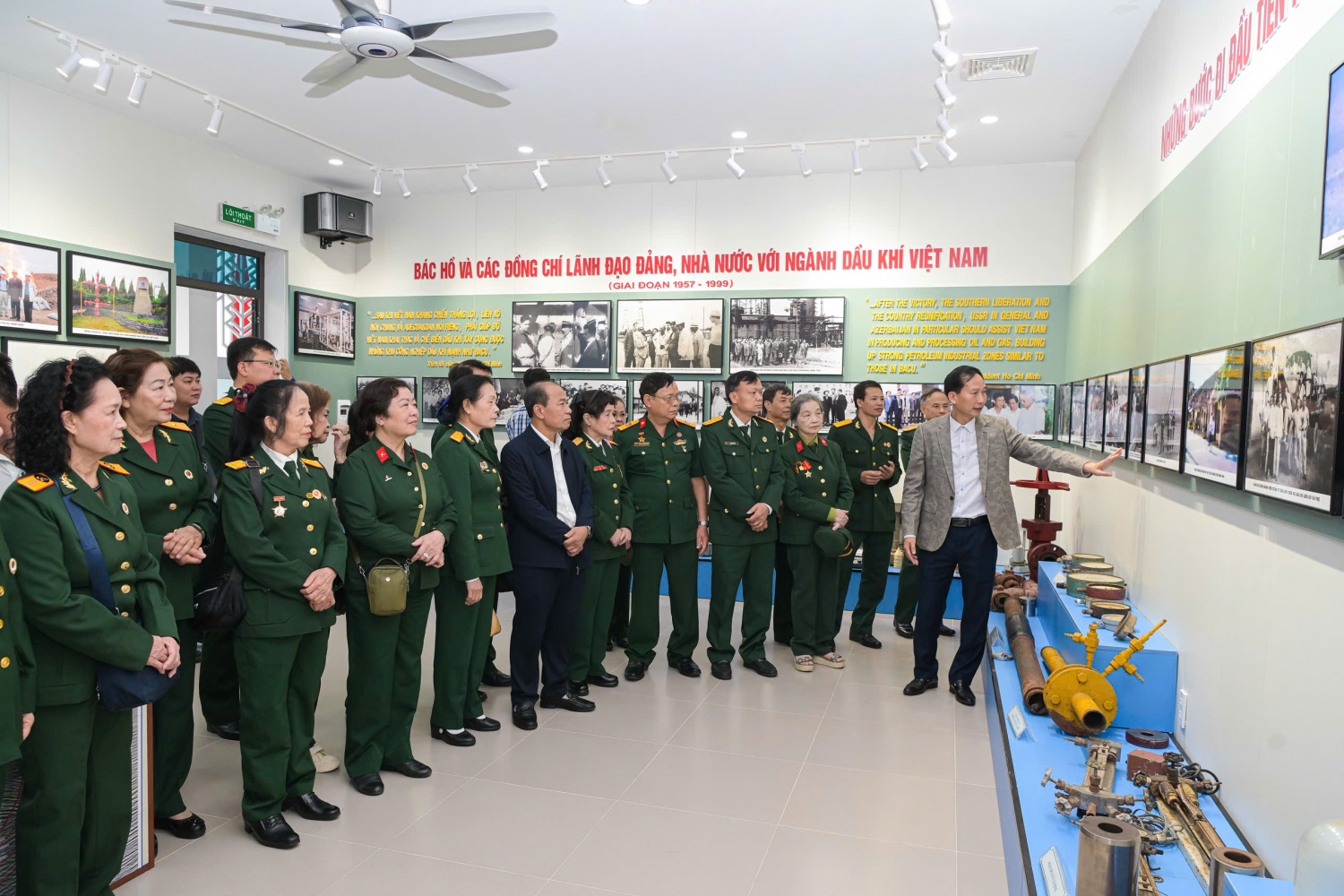 Hành trình về nguồn ý nghĩa của Hội CCB BMQL&ĐH Petrovietnam