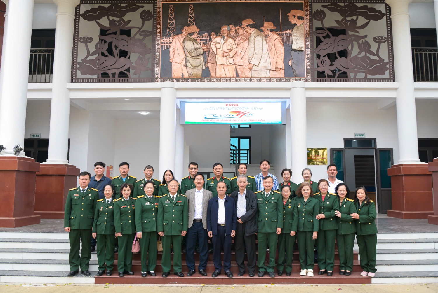 Hành trình về nguồn ý nghĩa của Hội CCB BMQL&ĐH Petrovietnam