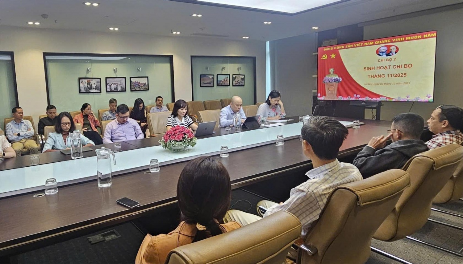 Đảng bộ Nghiên cứu Khoa học và Đào tạo sinh hoạt chi bộ theo chủ đề “Tiên phong - Vượt trội - Bền vững - Toàn cầu”