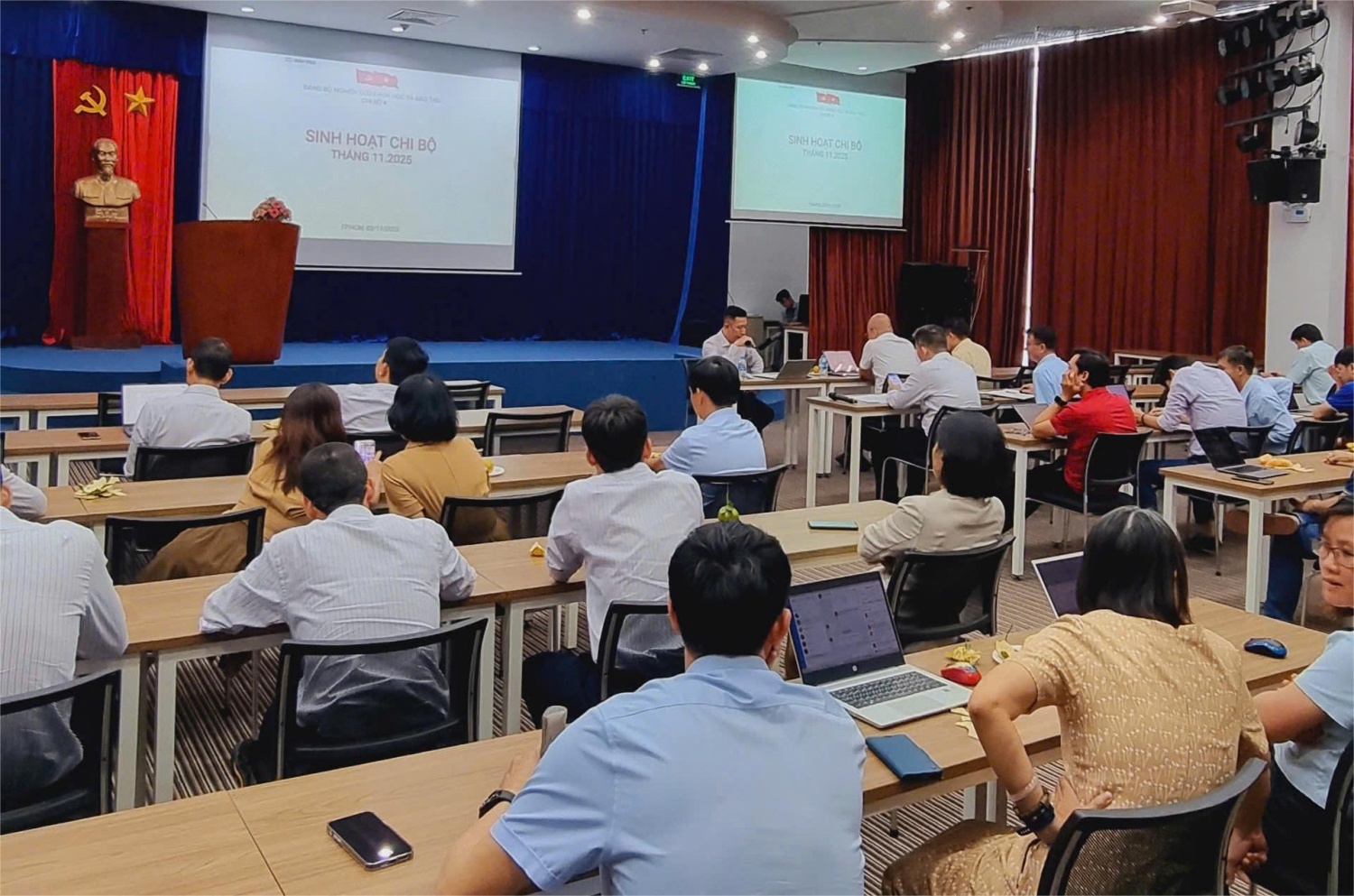 Đảng bộ Nghiên cứu Khoa học và Đào tạo sinh hoạt chi bộ theo chủ đề “Tiên phong - Vượt trội - Bền vững - Toàn cầu”