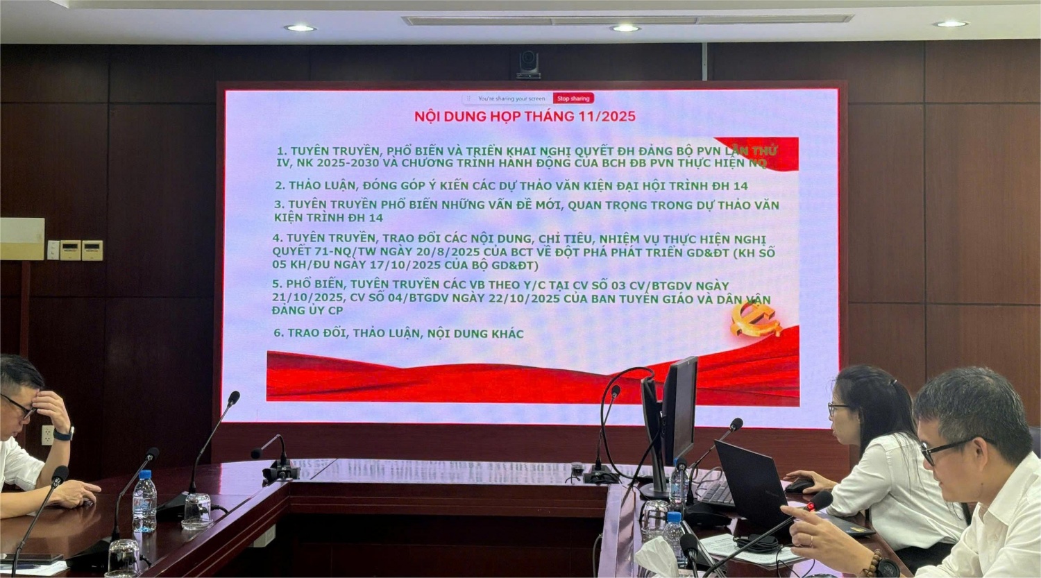 Đảng bộ Nghiên cứu Khoa học và Đào tạo sinh hoạt chi bộ theo chủ đề “Tiên phong - Vượt trội - Bền vững - Toàn cầu”