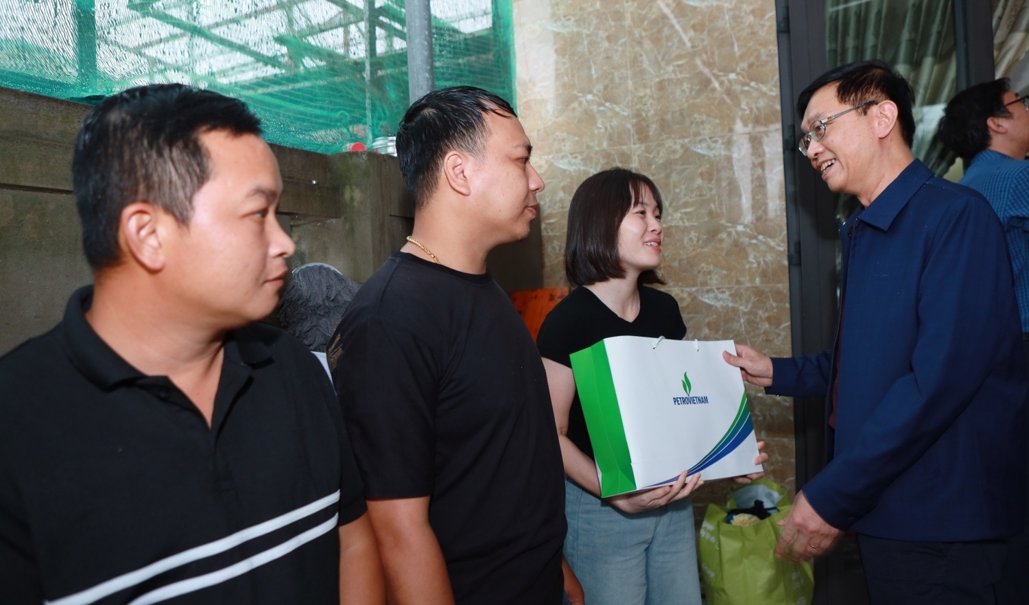 “Nghĩa tình đong đầy” của Petrovietnam với đồng bào Đà Nẵng: Hành động sớm - sẻ chia lớn