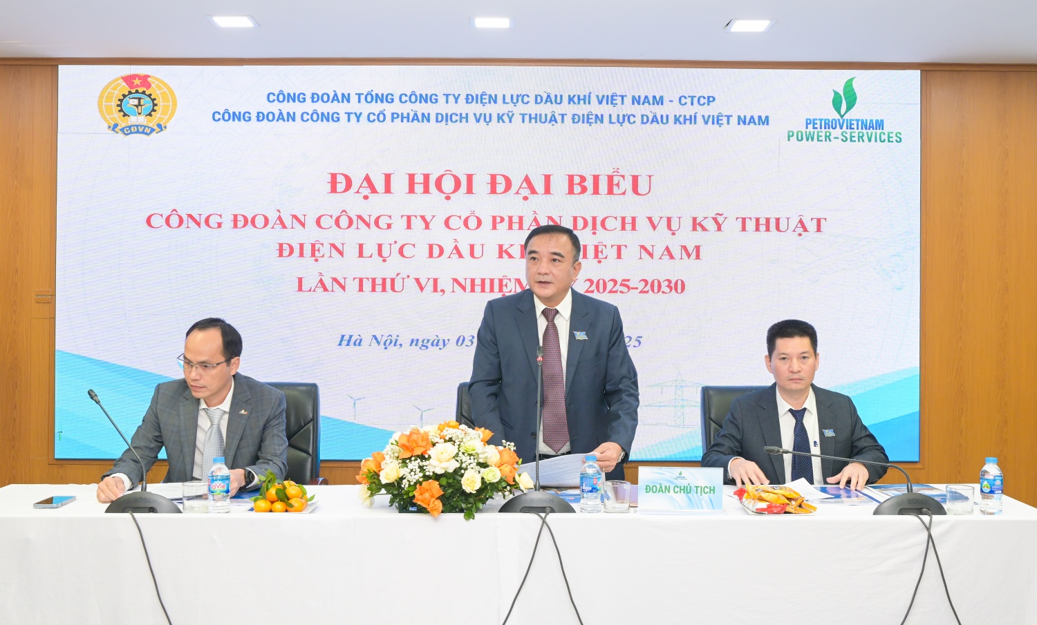 Đoàn chủ tịch điều hành Đại hội