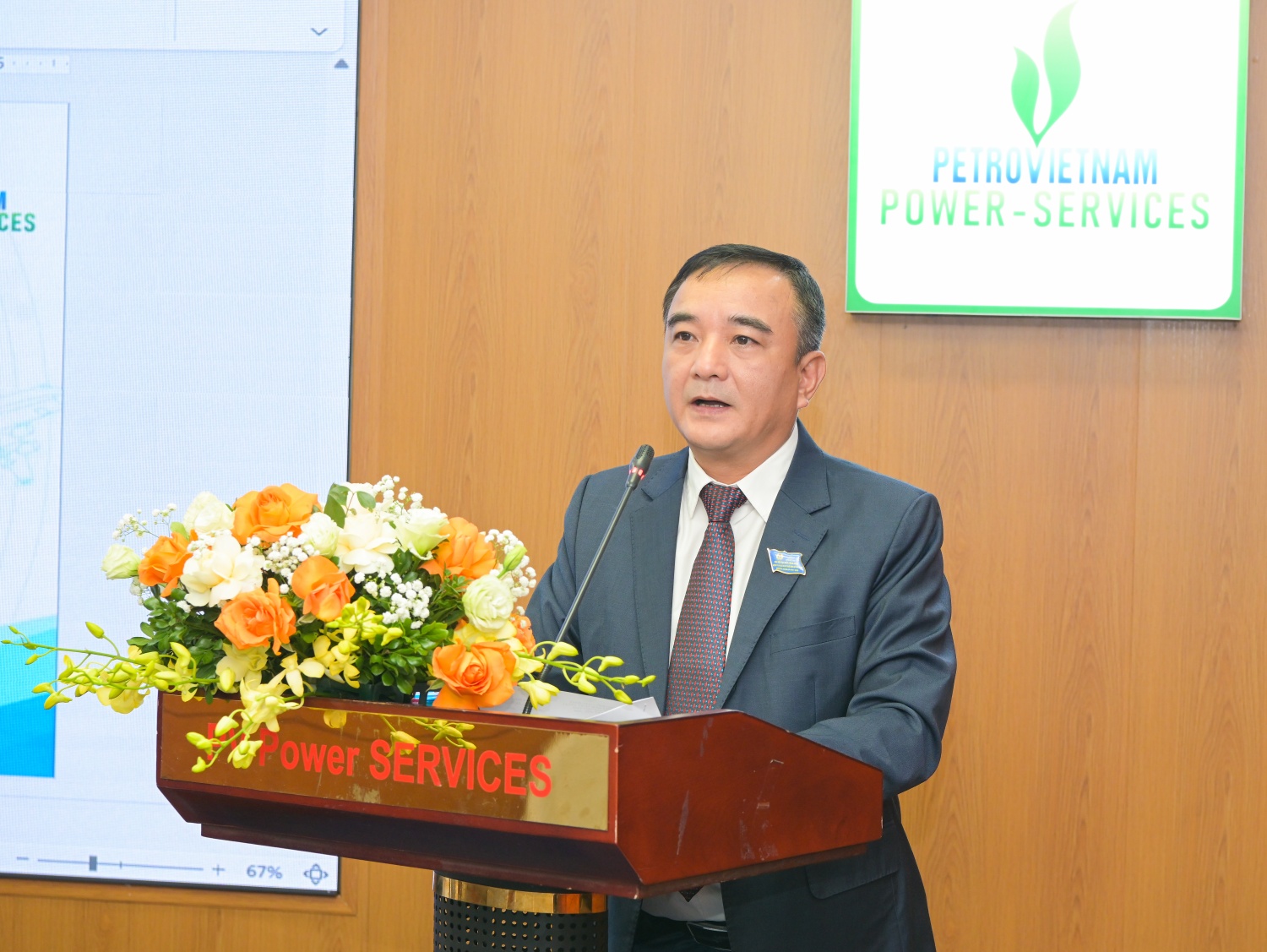 Đồng chí Bùi Văn Chinh, Phó Giám đốc, Chủ tịch Công đoàn PVPS trình bày báo cáo kiểm điểm của Ban Chấp hành nhiệm kỳ vừa qua, chỉ ra những hạn chế, rút ra bài học kinh nghiệm quý báu để tiếp tục nâng cao chất lượng hoạt động trong giai đoạn tới.