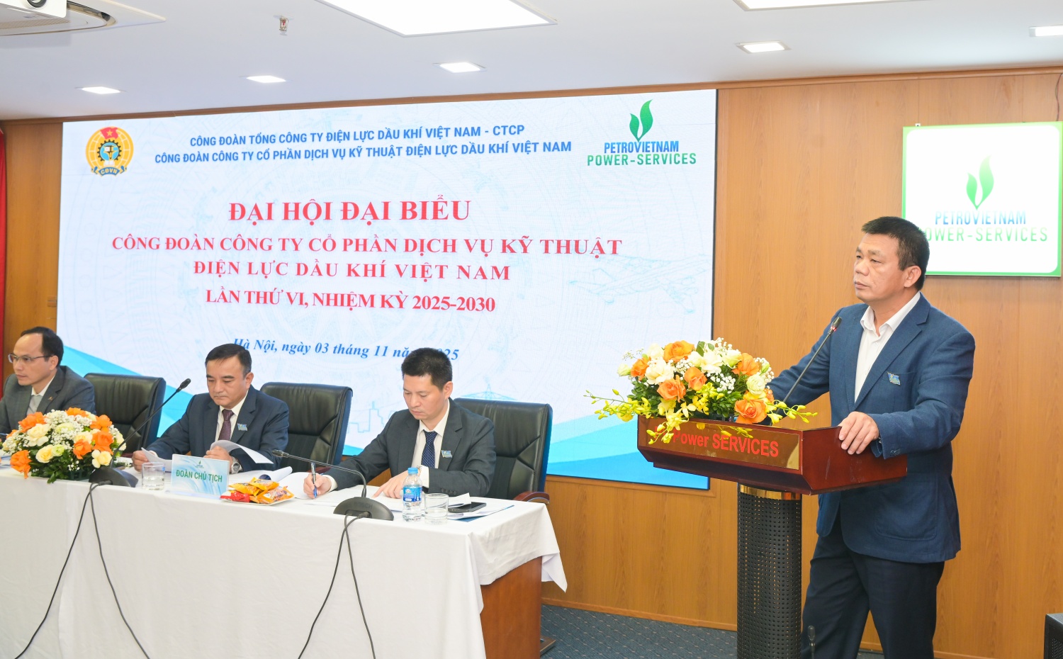 Đồng chí Vũ Anh Tuấn, Phó Bí thư phụ trách Đảng ủy, Giám đốc Power Services phát biểu tại Đại hội