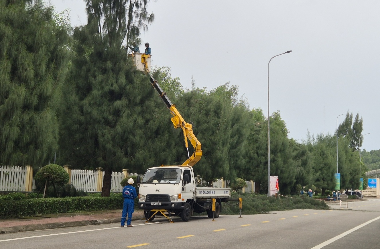 BSR chủ động đảm bảo an toàn NMLD Dung Quất và hỗ trợ người dân tránh trú bão số 13