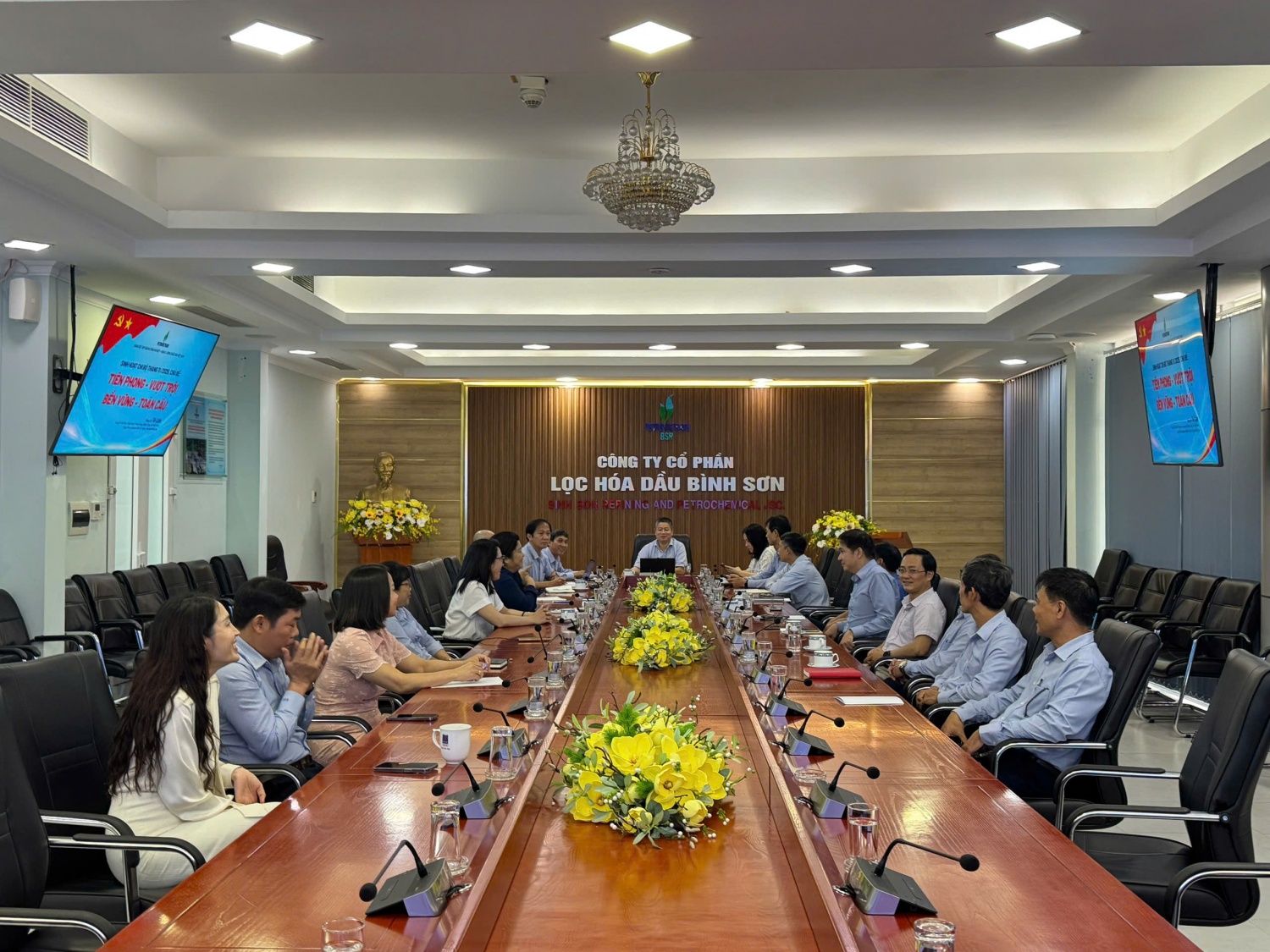 Toàn Đảng bộ Petrovietnam quyết tâm đổi mới, quán triệt tinh thần 