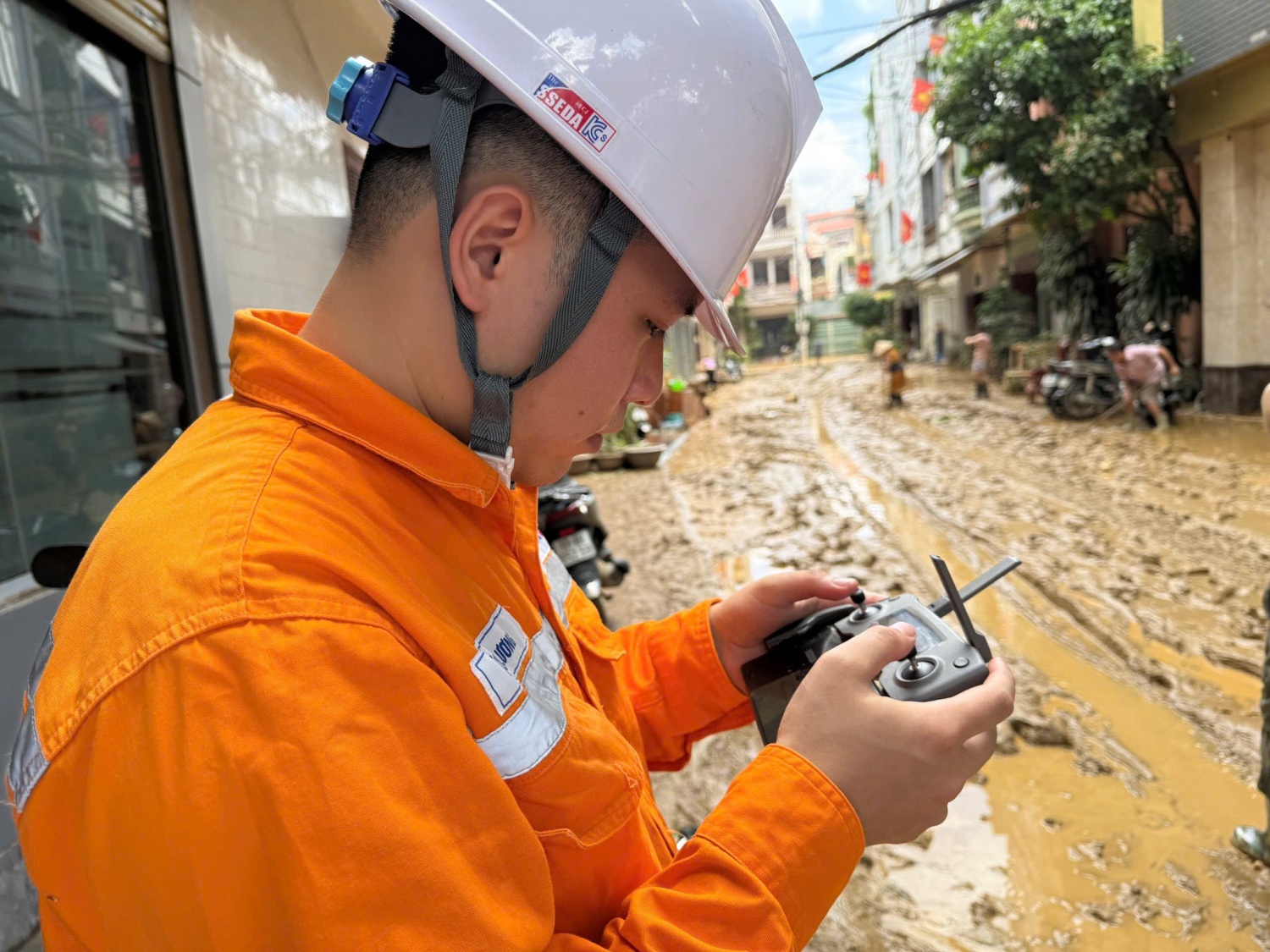 EVN tăng tốc hoàn thành các dự án nguồn và lưới điện lớn