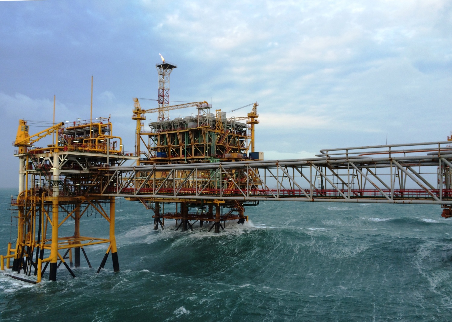 Các đơn vị Petrovietnam chủ động ứng phó với bão số 13 (Kalmaegi)