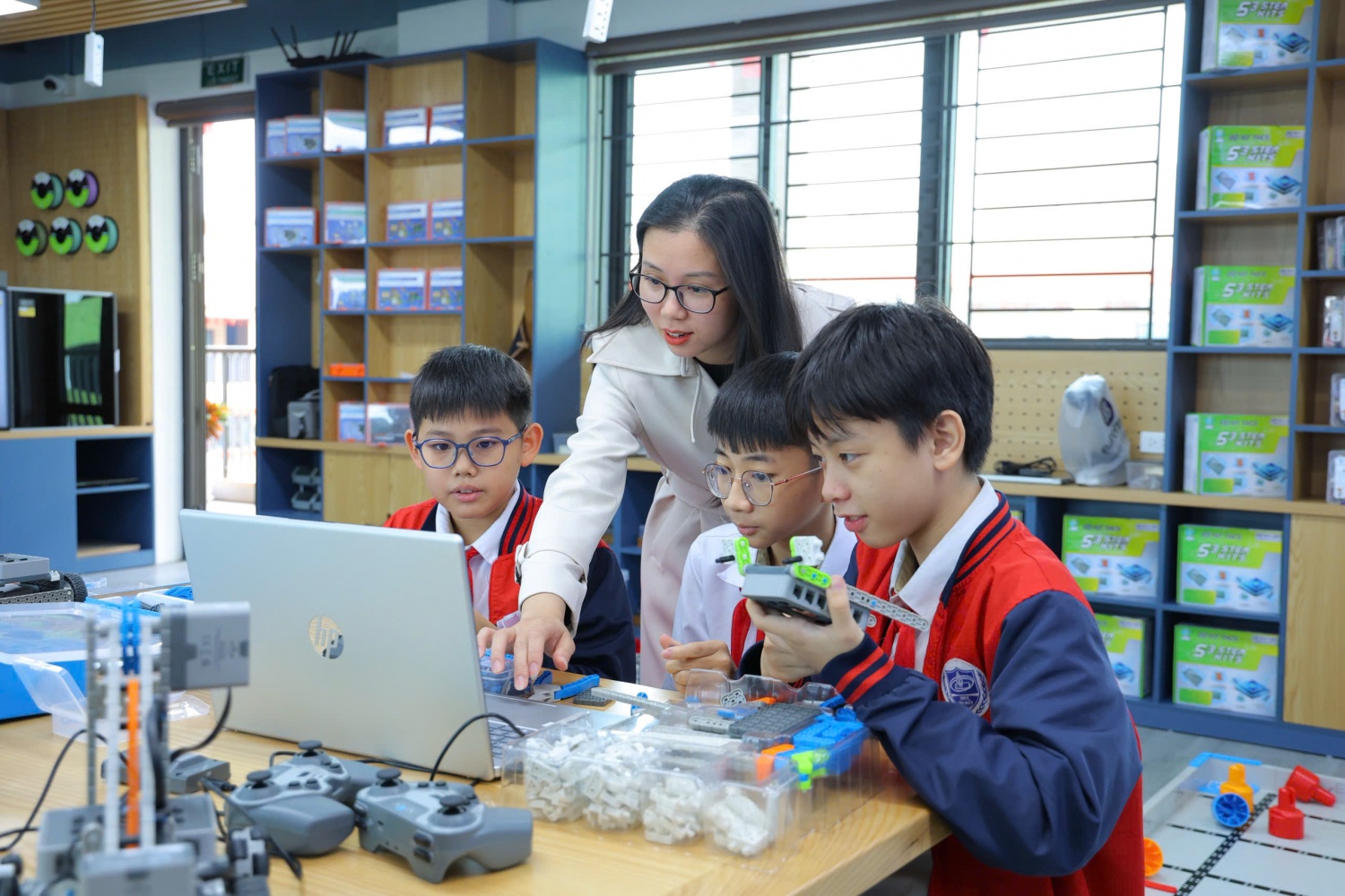 Phòng học STEM tại THCS Tây Mỗ 3 – “sức nóng” lan tỏa chỉ sau hơn một tháng hoạt động