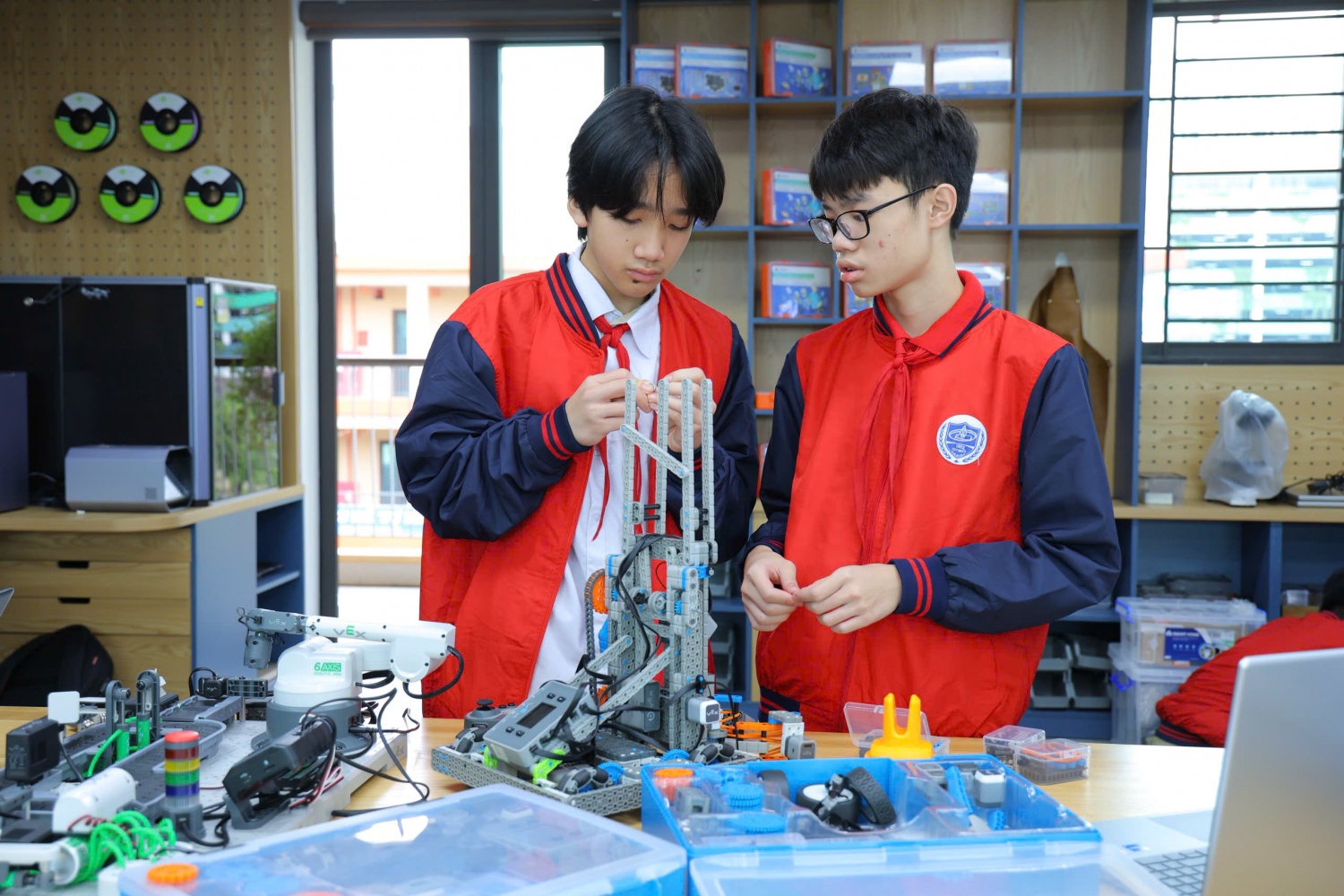 Phòng học STEM tại THCS Tây Mỗ 3 – “sức nóng” lan tỏa chỉ sau hơn một tháng hoạt động