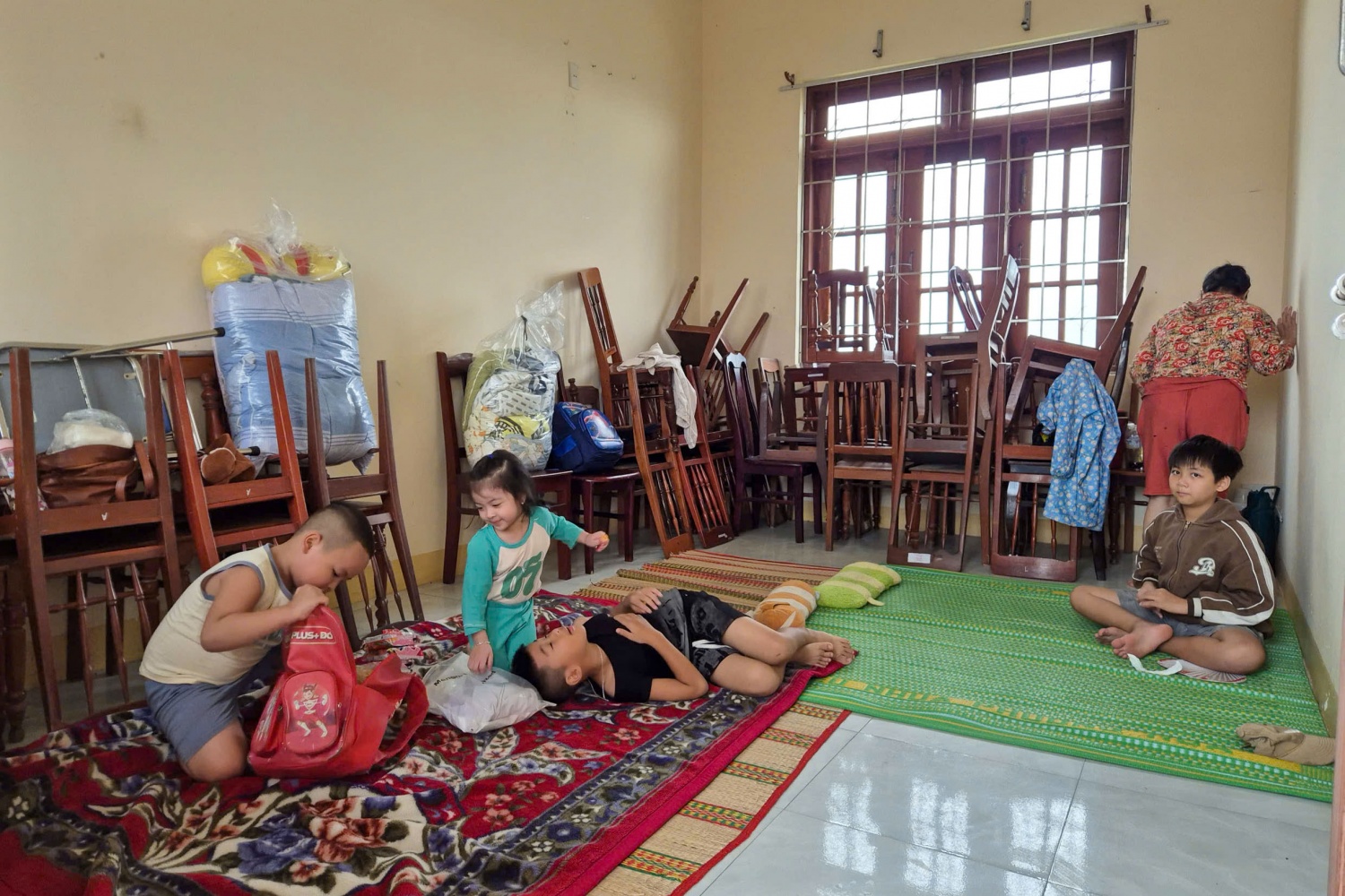 Quảng Ngãi: Khẩn trương sơ tán dân đến nơi an toàn trước bão số 13