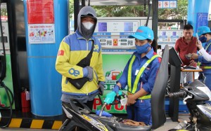 Giá xăng dầu điều chỉnh trái chiều từ 15h ngày 6/11