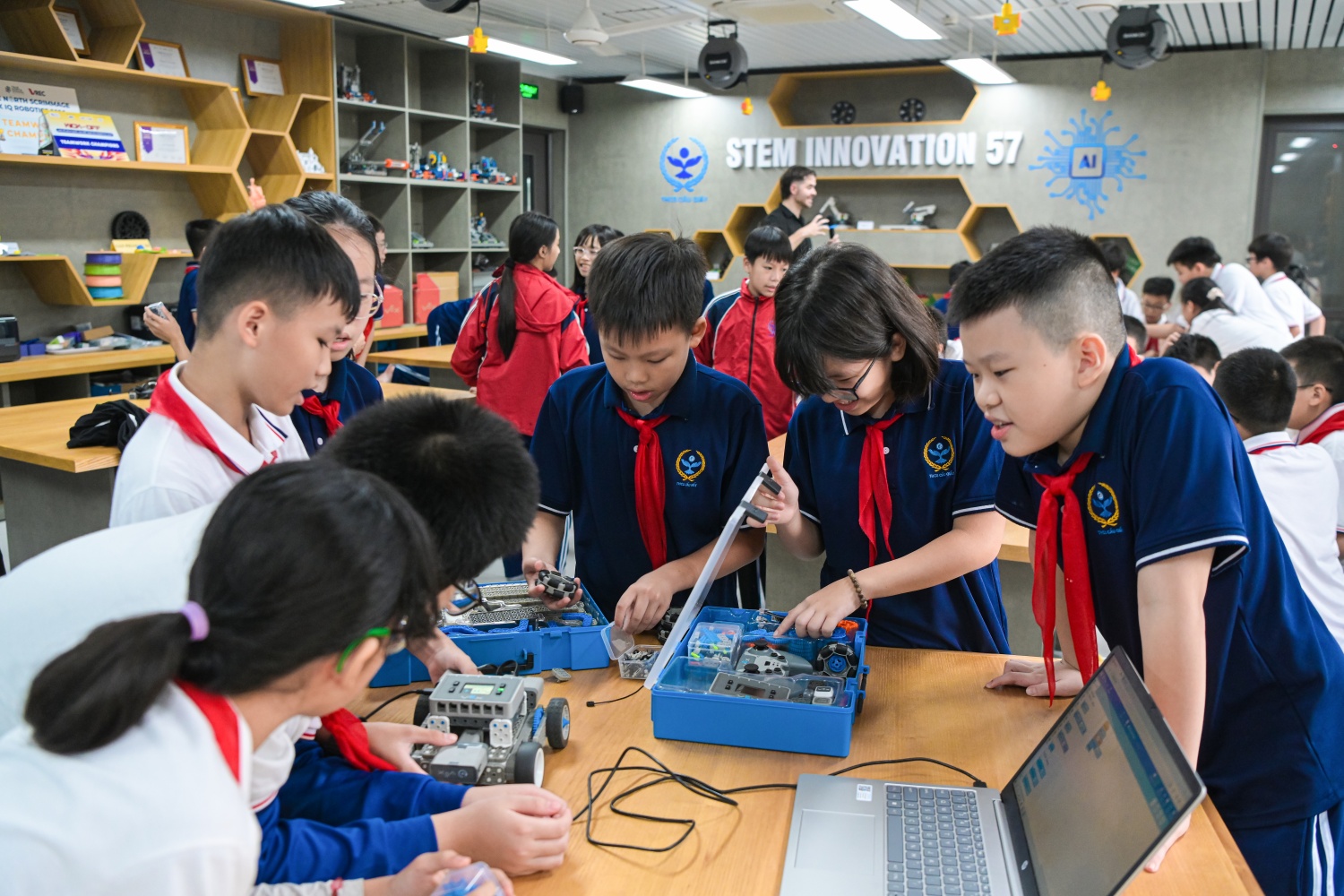 Phòng STEM thế kỷ 21 - Không gian sáng tạo số