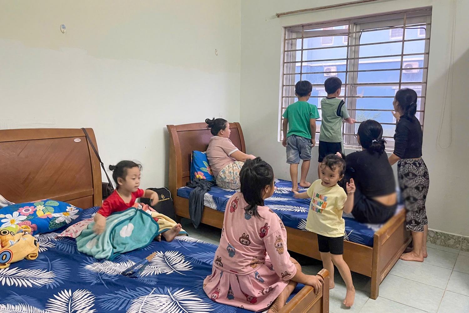 BSR và PVSM tổ chức hỗ trợ hàng trăm người dân tránh trú an toàn trước bão số 13