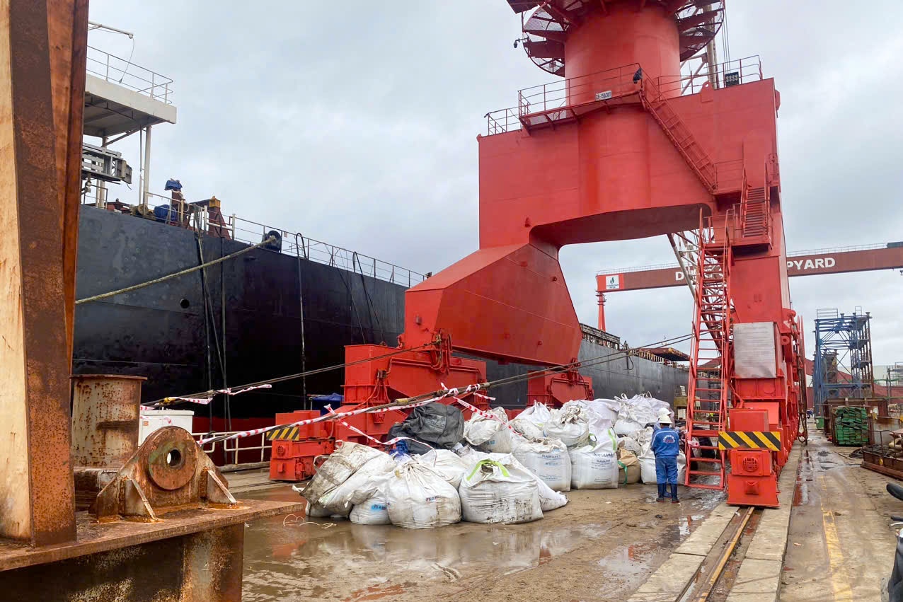 BSR và PVSM tổ chức hỗ trợ hàng trăm người dân tránh trú an toàn trước bão số 13