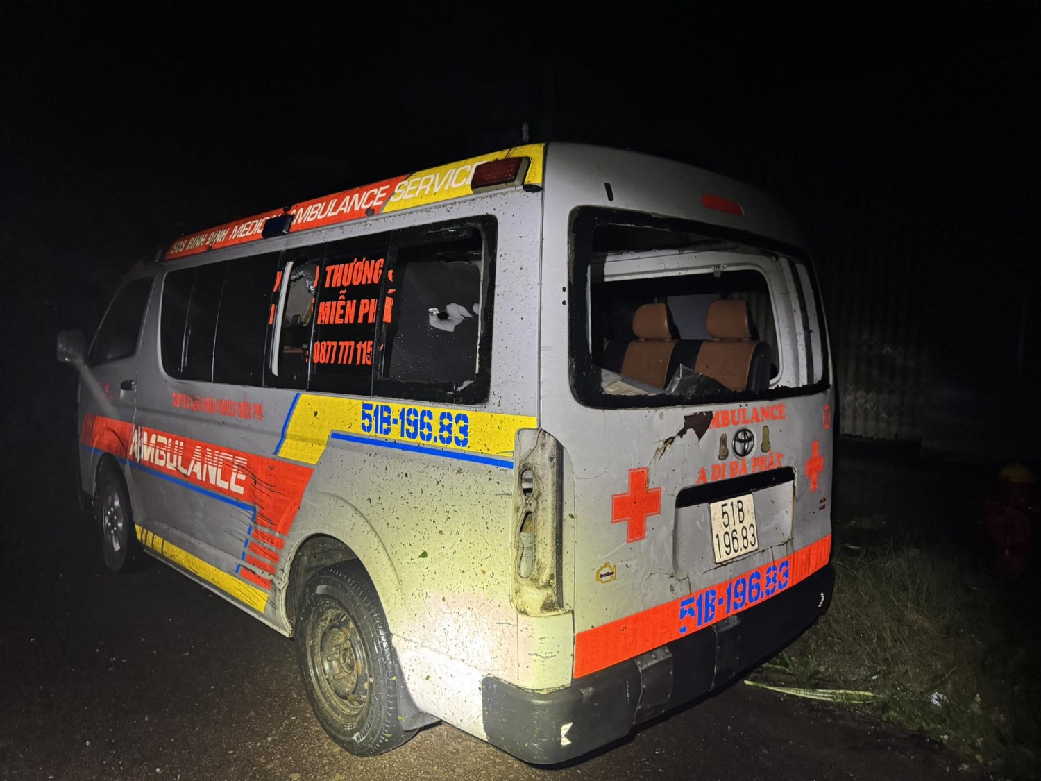 Bão số 13 gây sập nhà, tốc mái, người dân được ứng cứu kịp thời