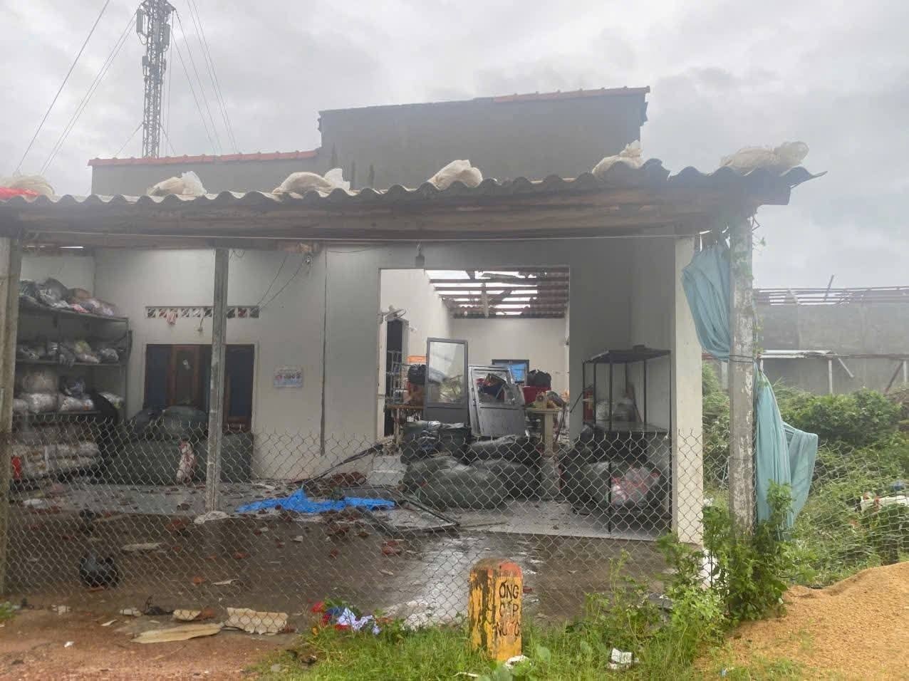 Hỗ trợ khẩn cấp 80 tỷ đồng cho 3 tỉnh khắc phục hậu quả bão số 13 Hỗ trợ khẩn cấp 80 tỷ đồng cho 3 tỉnh khắc phục hậu quả bão số 13