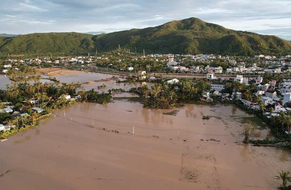 Một khu vực ở trung tâm phường Sông Cầu đến sáng nay vẫn bị ngập Một khu vực ở trung tâm phường Sông Cầu đến sáng nay vẫn bị ngập