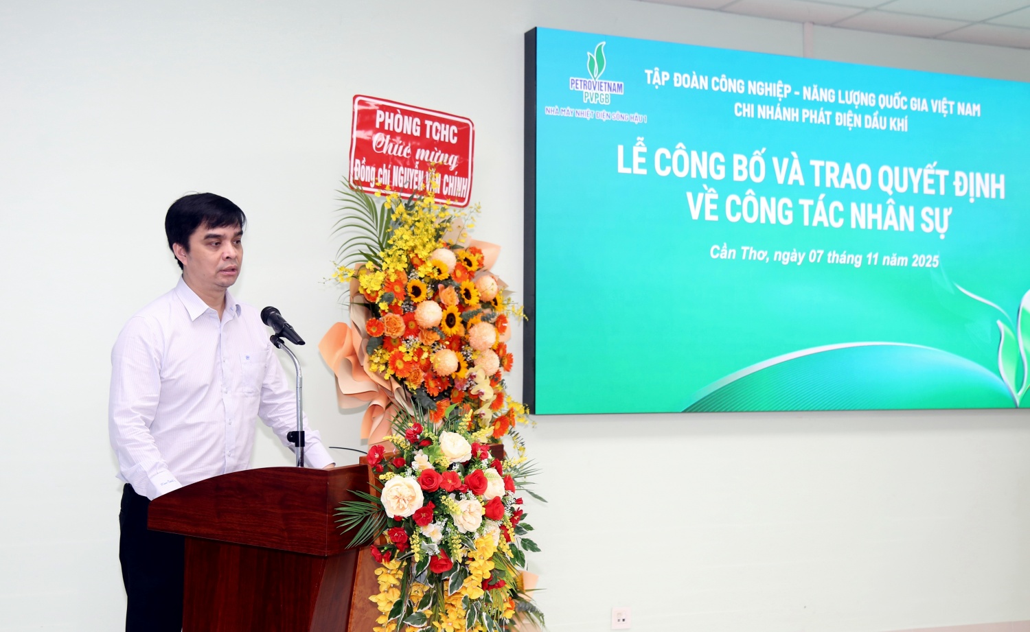 PVPGB công bố và trao quyết định bổ nhiệm Giám đốc NMNĐ Sông Hậu 1