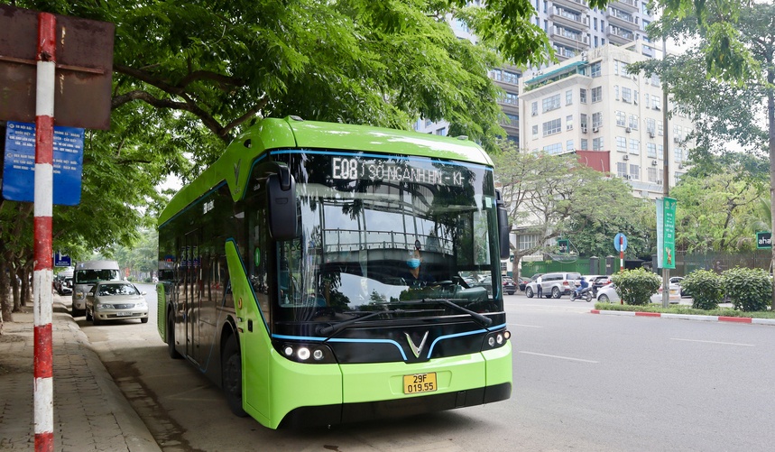 Đề xuất giảm 50% thuế TNDN cho doanh nghiệp đầu tư trạm sạc xe buýt điện