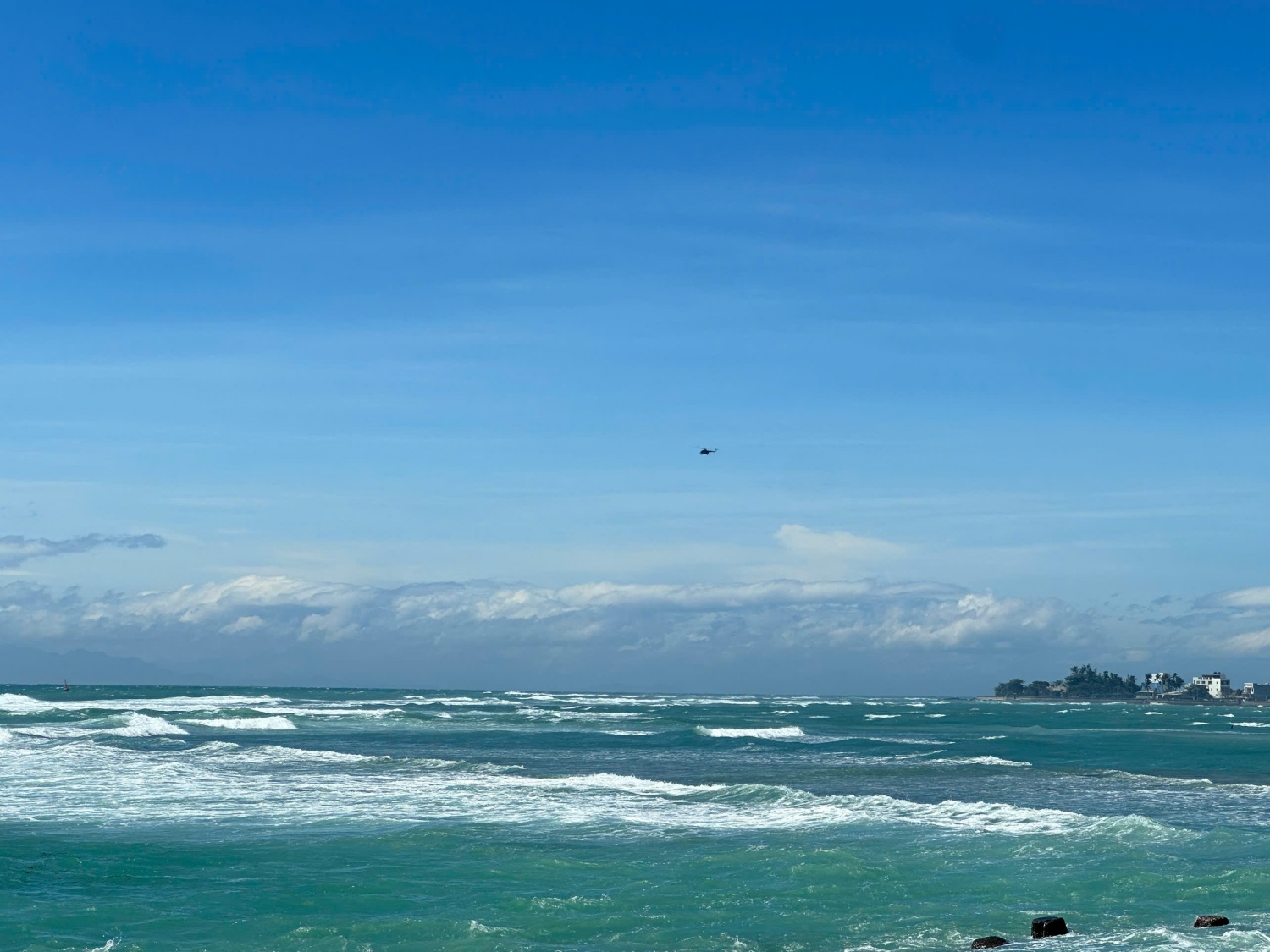 Quảng Ngãi: Tìm thấy một trong ba người mất tích lúc bão số 13 đổ bộ Quảng Ngãi: Tìm thấy một trong ba người mất tích lúc bão số 13 đổ bộ