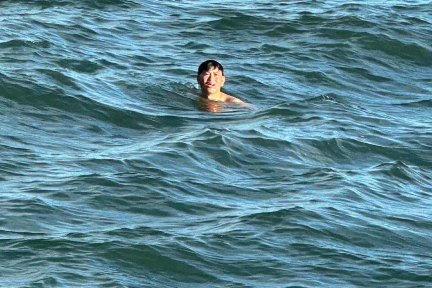 Quảng Ngãi: Tìm thấy 3 người bị sóng cuốn trôi ở Lý Sơn Quảng Ngãi: Tìm thấy 3 người bị sóng cuốn trôi ở Lý Sơn