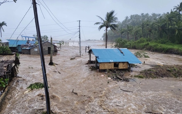 Bão Fung-Wong mạnh cấp siêu bão, dự báo vào Biển Đông sáng 10/11