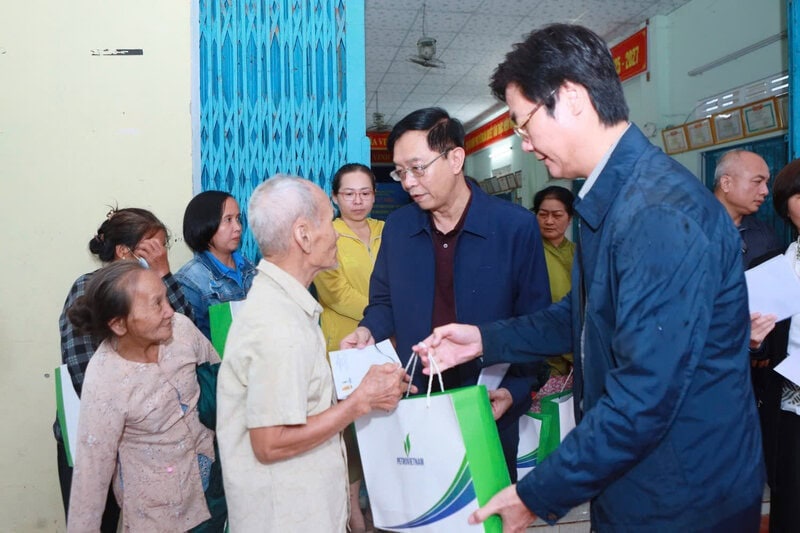 Tấm lòng nhân ái từ những người mang trên ngực áo “Ngọn lửa Petrovietnam”