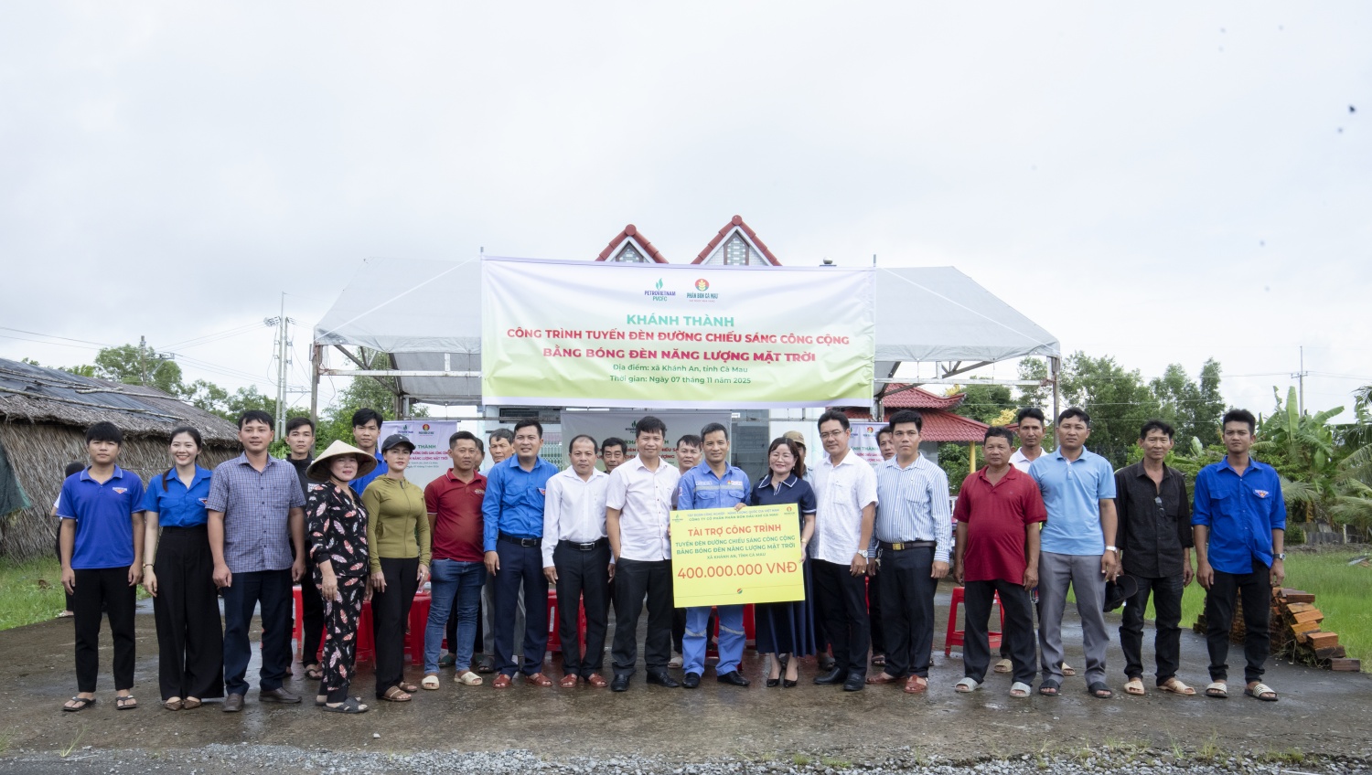 PVCFC tài trợ chiếu sáng nông thôn bằng năng lượng, giảm rủi ro điện vùng sông nước