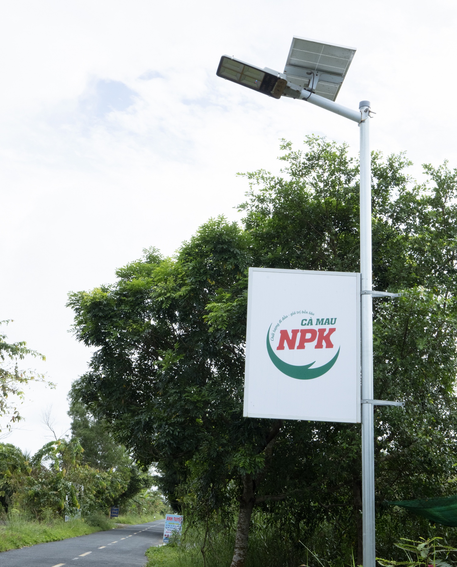 PVCFC tài trợ chiếu sáng nông thôn bằng năng lượng, giảm rủi ro điện vùng sông nước