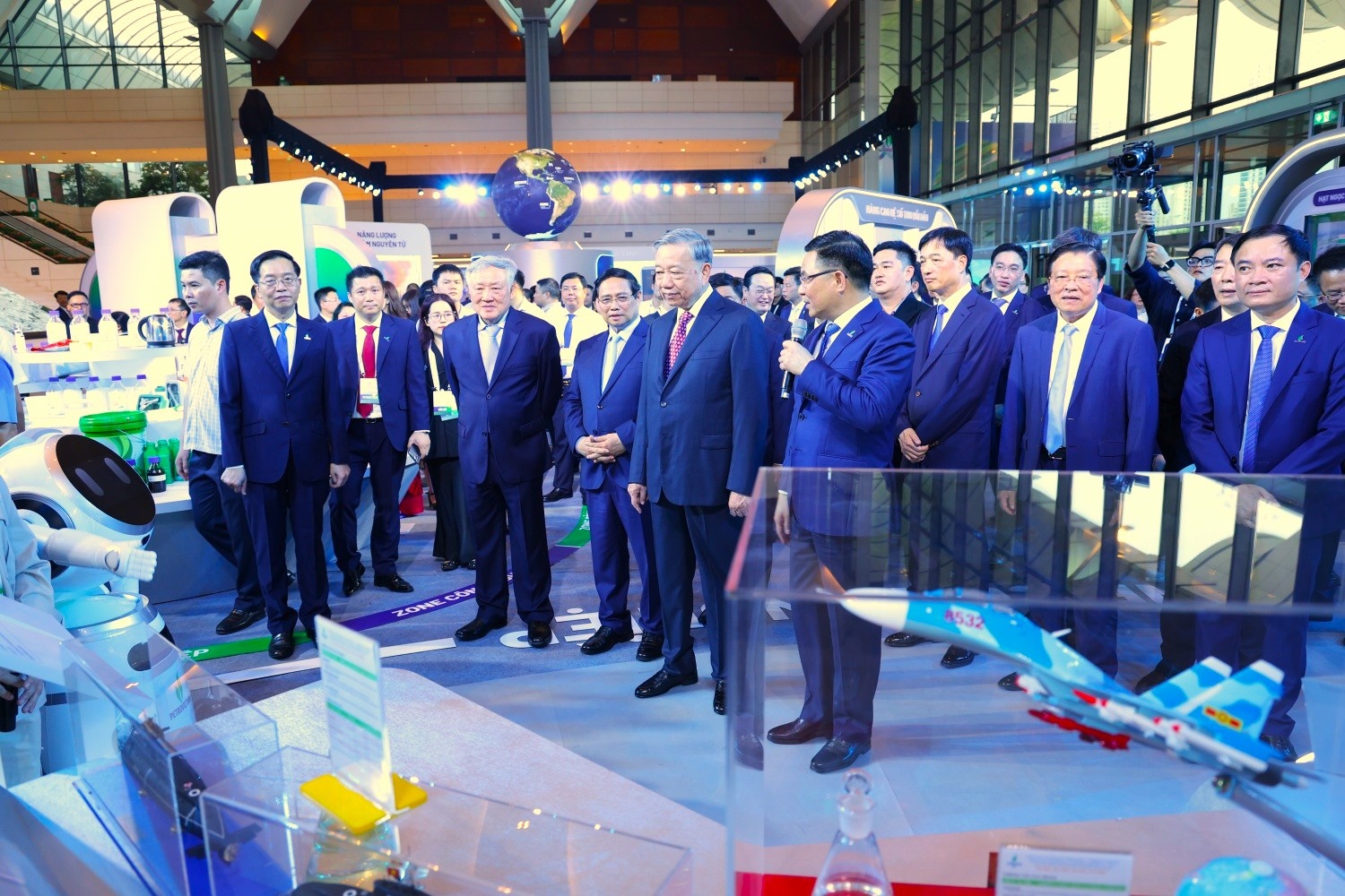 40 năm đổi mới - 50 năm Petrovietnam đồng hành cùng đất nước