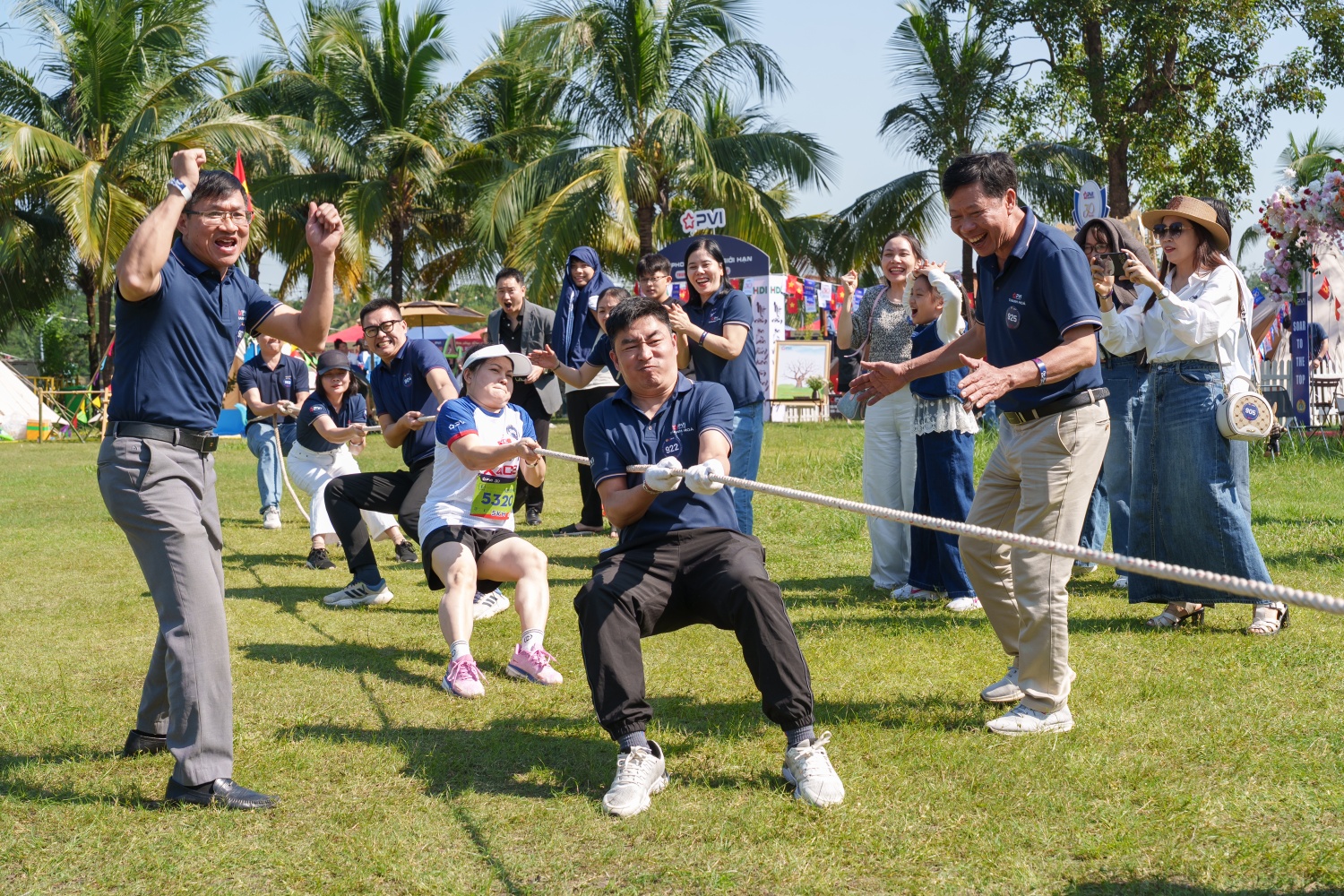 [Chùm ảnh] Sôi nổi Ngày hội Văn hóa Thể thao 30 năm PVI: “One Beat - One Dream”