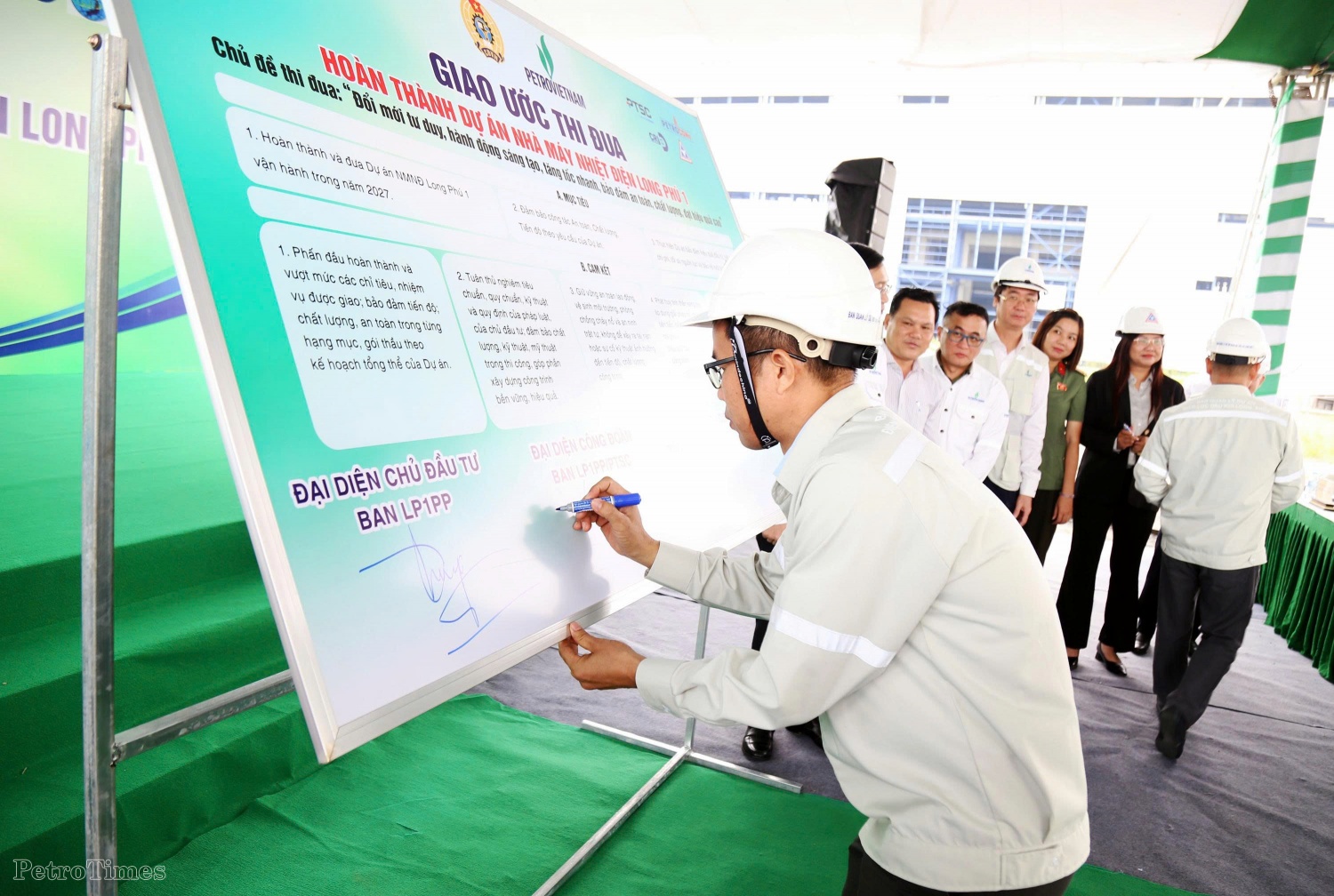 Thi đua quyết tâm hoàn thành Dự án NMNĐ Long Phú 1