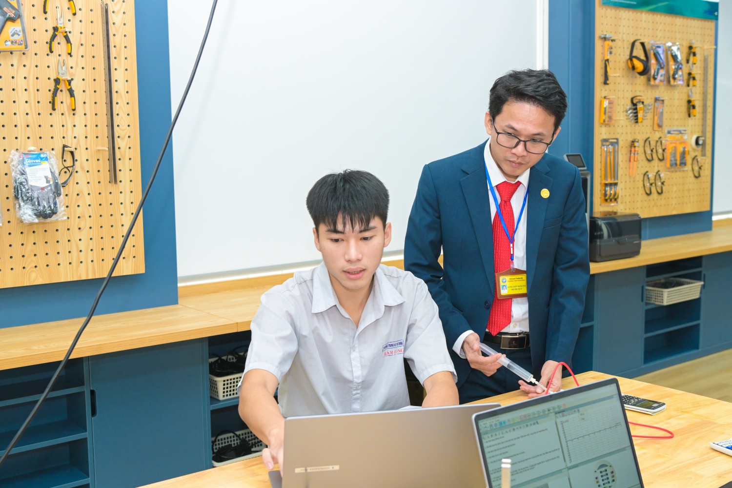 [Chùm ảnh] Petrovietnam khánh thành hai phòng thực hành STEM tại Thanh Hóa