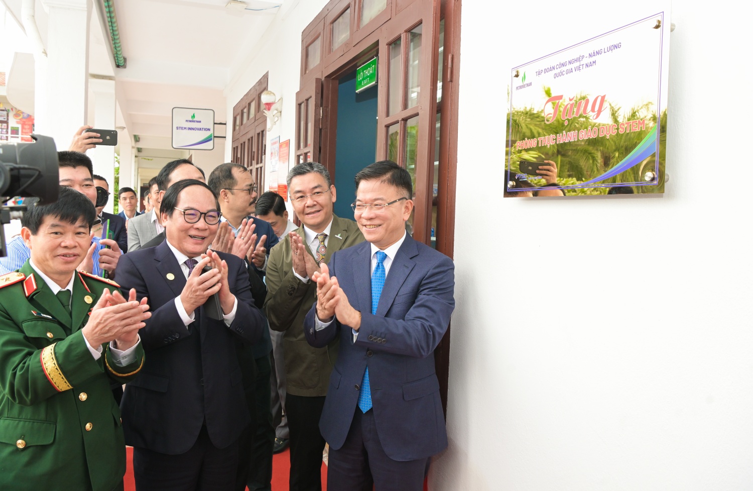 [Chùm ảnh] Petrovietnam khánh thành hai phòng thực hành STEM tại Thanh Hóa