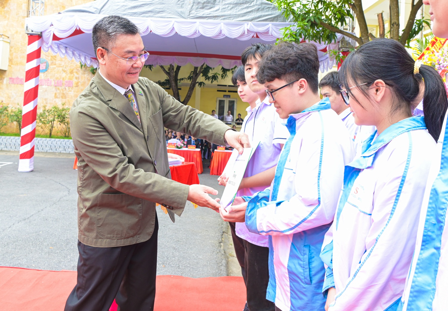 [Chùm ảnh] Petrovietnam khánh thành hai phòng thực hành STEM tại Thanh Hóa