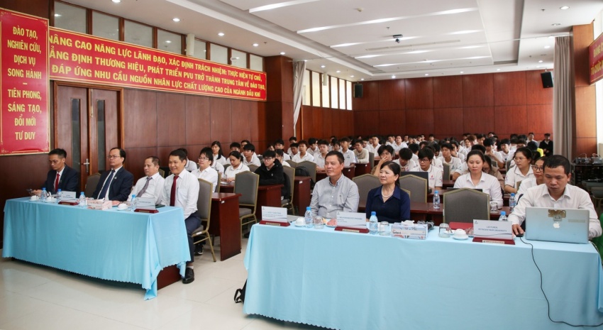 PVU tổ chức thành công hội thảo chuyên đề Thách thức và đổi mới trong chuyển dịch năng lượng tái tạo PVU tổ chức thành công hội thảo chuyên đề