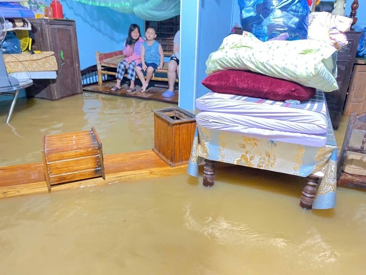Mưa lớn kéo dài, Huế lại ngập trong 