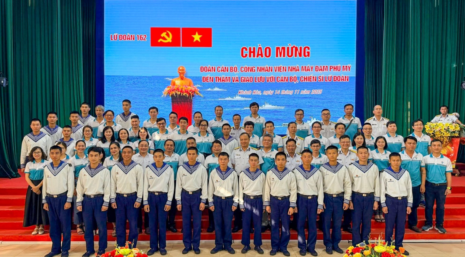 Nhà máy Đạm Phú Mỹ tổ chức tập huấn công đoàn gắn với hoạt động tri ân Lữ đoàn 162