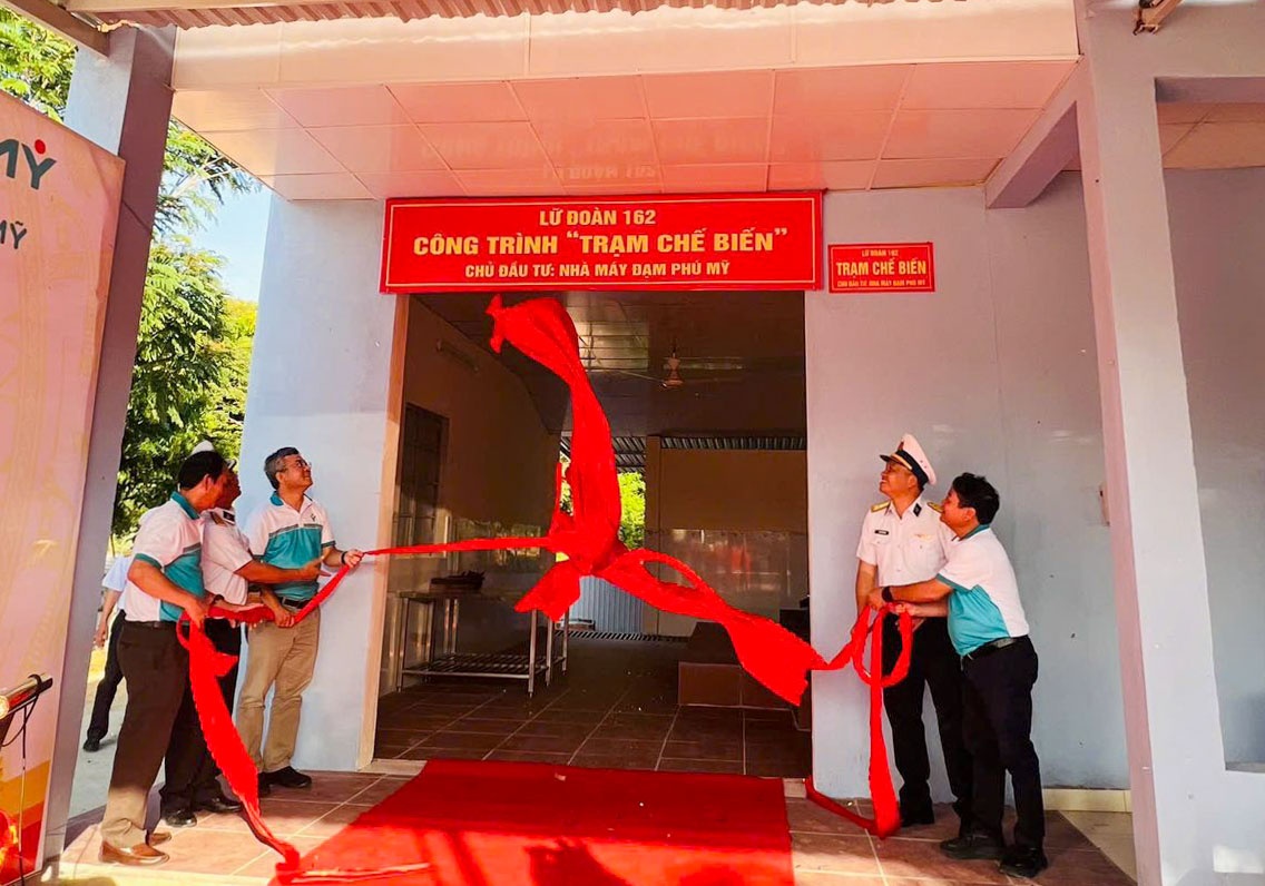 Nhà máy Đạm Phú Mỹ tổ chức tập huấn công đoàn gắn với hoạt động tri ân Lữ đoàn 162