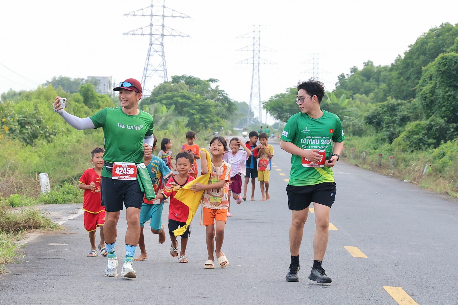 60 tỷ đồng được trao cho Quỹ Thắp Sáng Niềm Tin tại Giải Marathon Cà Mau 2025 - Cúp Petrovietnam