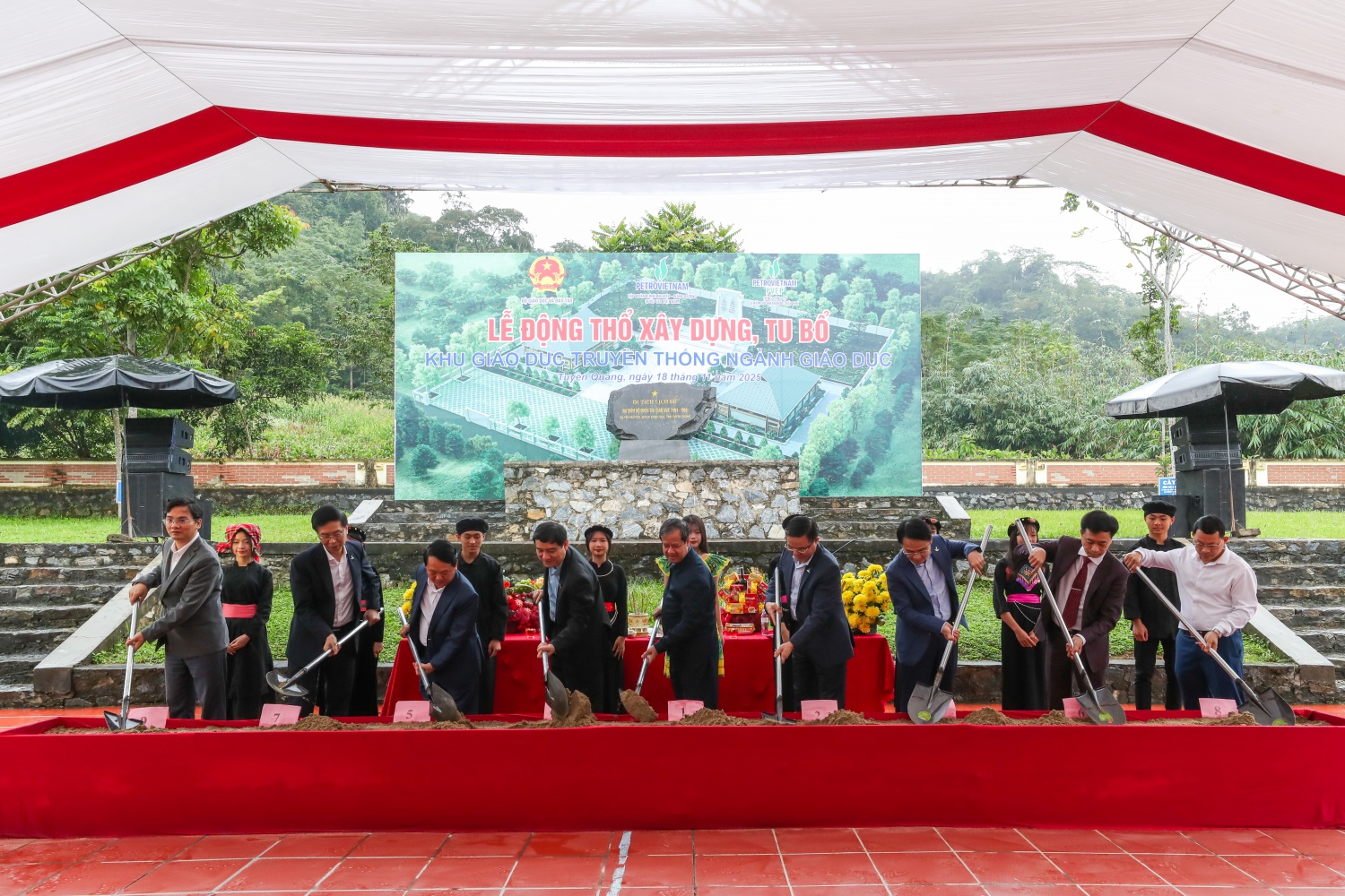 [Chùm ảnh] Petrovietnam/PVEP triển khai Lễ động thổ tu bổ và xây dựng Khu Giáo dục Truyền thống Ngành Giáo dục